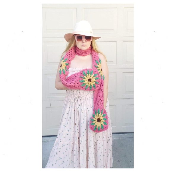 Vintage Accessories - Vintage Pink Handknit Crochet Sunflower Pocket Mitten Scarf